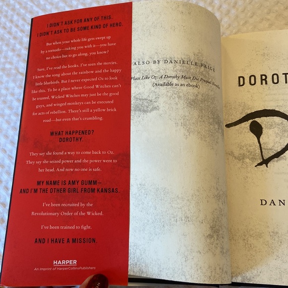 DOROTHY MUST DIE by Danielle Page Hardback Book with Dust Jacket - Picture 2 of 8